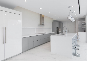 Expansive Modern Kitchen
