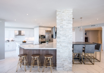 Expansive Transitional Kitchen