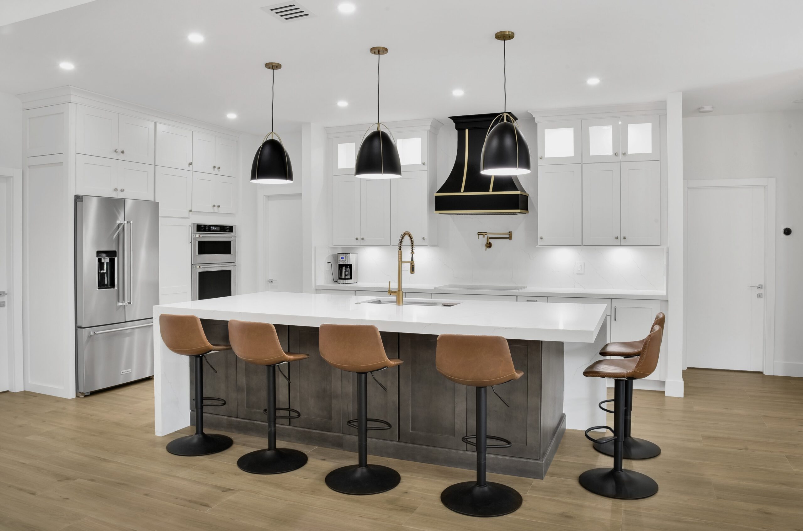 Black and White Kitchen